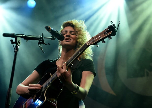 Singer Tori Kelly performs Singer Tori Kelly performs