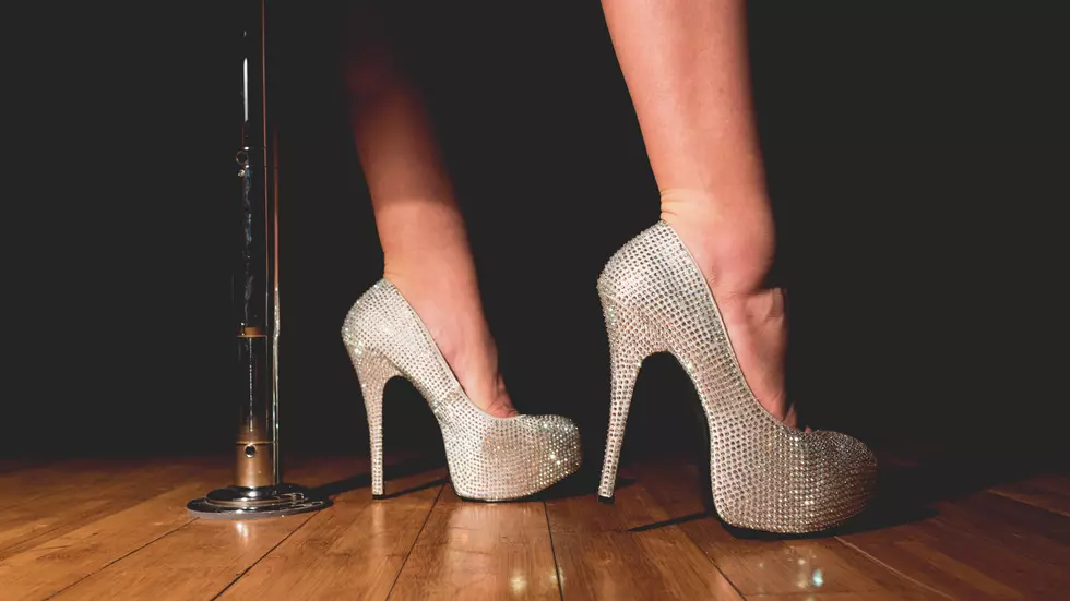 Iowa Adult Club Sued For Not Paying Dancers